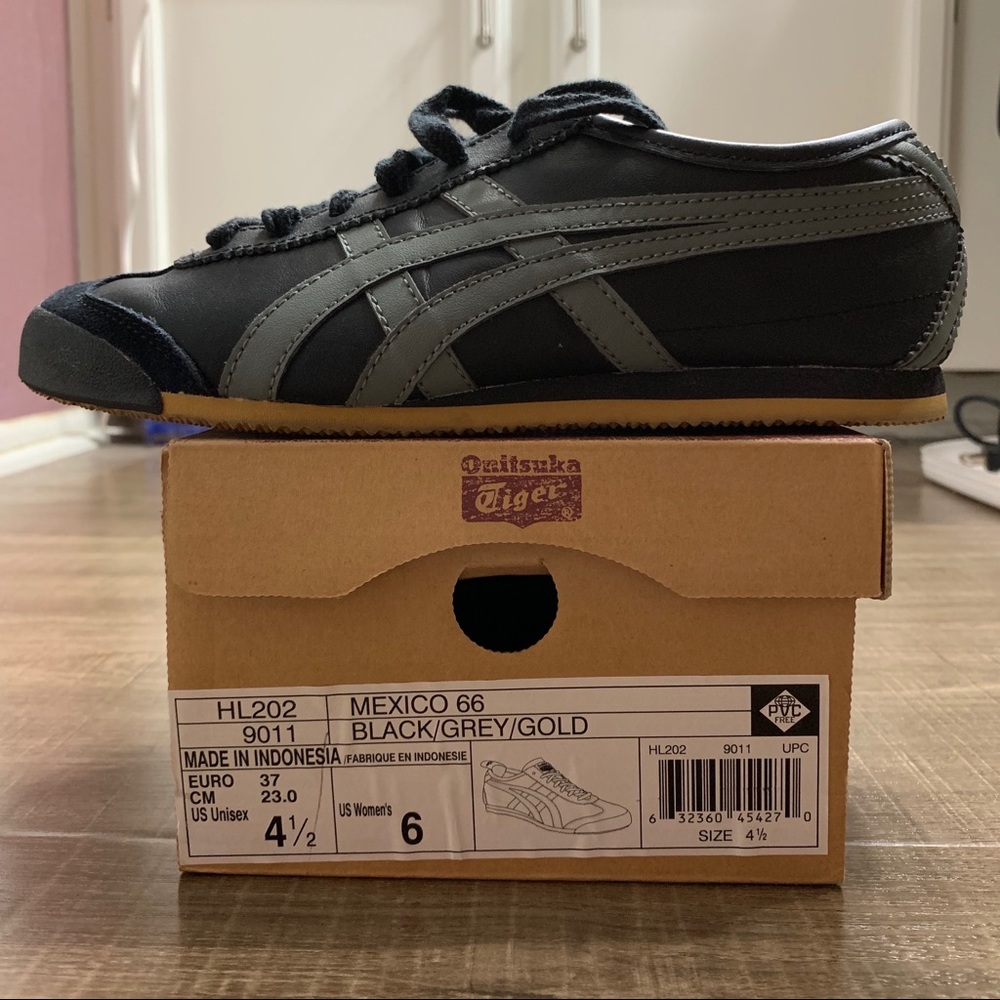 Onitsuka Tiger by Asics size 6 women or 4.5 kids